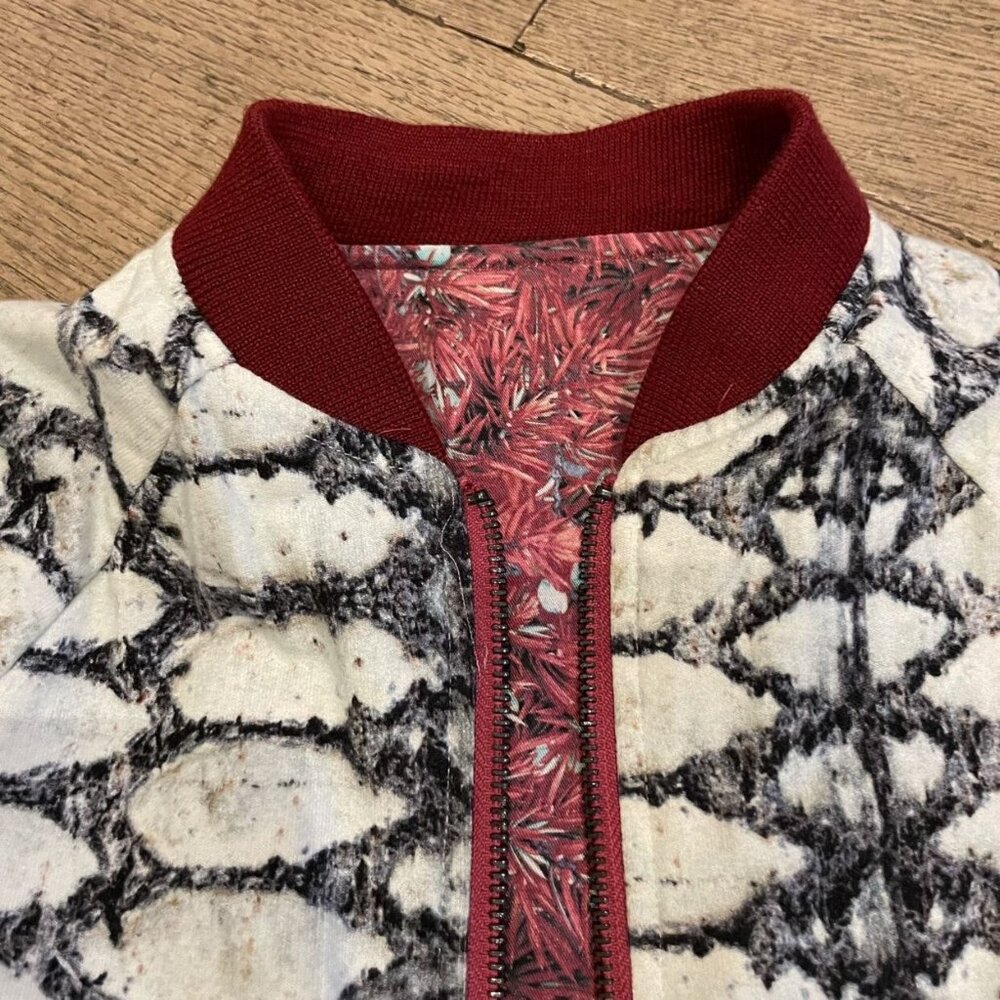 REVERSIBLE graphic Patterned BOMBER Jacket - Picture 9 of 10